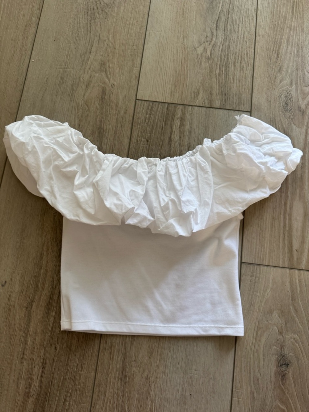 NWOT ZARA White Off-Shoulder Ruffle Crop Top
